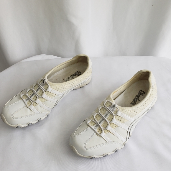 SKECHERS Shoes - Sneakers.  Skechers